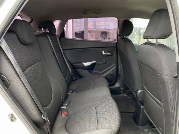 Kia Rio III Рестайлинг с пробегом 2015 года, цена 949 000 рублей, 135591 км, хэтчбек, Автокод Объявления