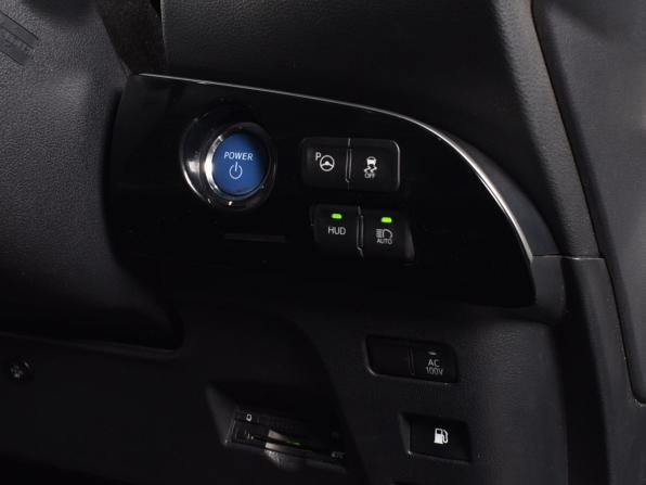 Toyota Prius IV (XW50) с пробегом 2016 года, цена 1 664 997 рублей, 155198 км, лифтбек, Автокод Объявления
