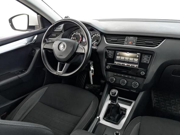 Skoda Octavia III (A7) Рестайлинг с пробегом 2019 года, цена 1 200 000 рублей, 204203 км, лифтбек, Автокод Объявления