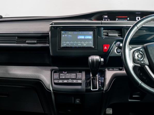 Honda Stepwgn V Рестайлинг с пробегом 2019 года, цена 2 010 000 рублей, 121400 км, минивэн, Автокод Объявления