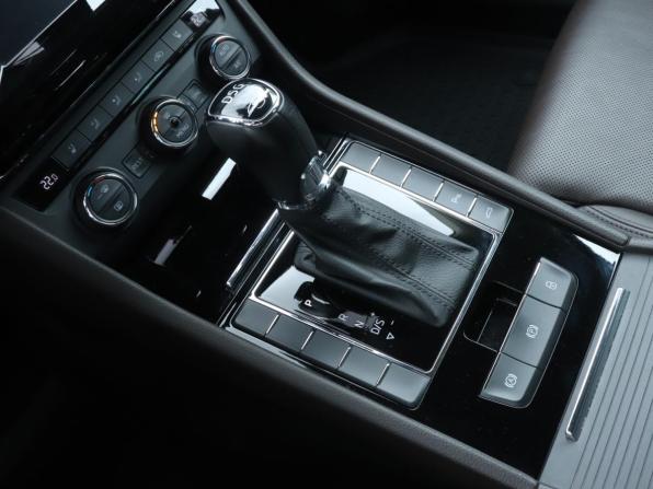 Skoda Superb III с пробегом 2015 года, цена 2 300 000 рублей, 87391 км, лифтбек, Автокод Объявления