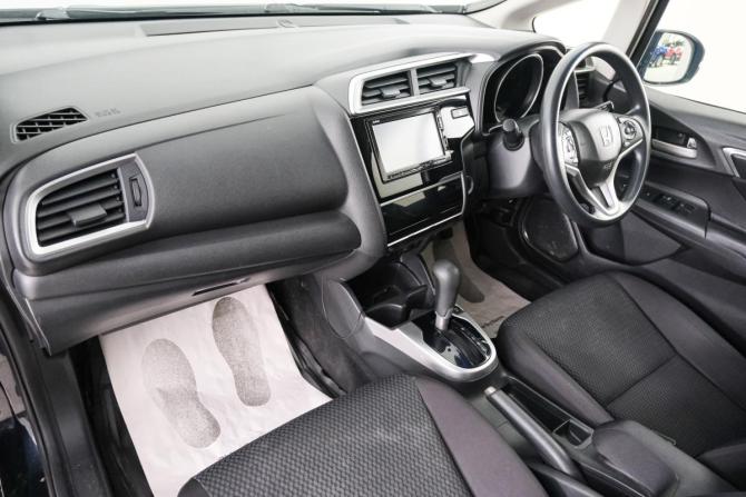 Honda Fit III Рестайлинг с пробегом 2017 года, цена 1 199 000 рублей, 75000 км, хэтчбек, Автокод Объявления