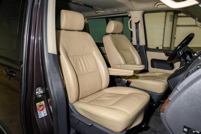 Volkswagen Multivan T5 Рестайлинг с пробегом 2011 года, цена 2 285 000 рублей, 231764 км, минивэн, Автокод Объявления