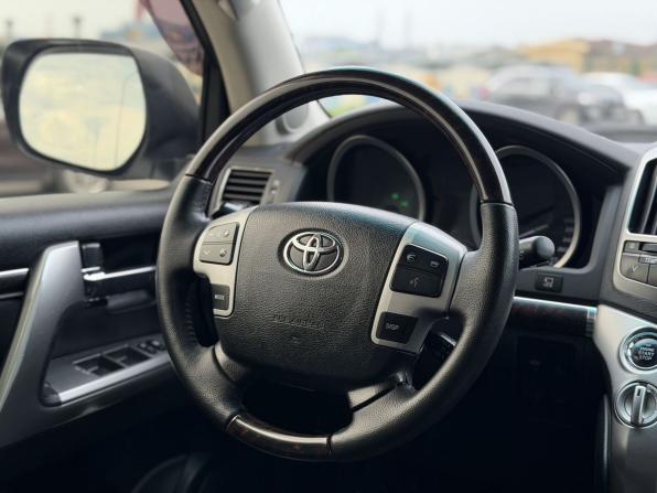 Toyota Land Cruiser 200 Series Рестайлинг 1 с пробегом 2012 года, цена 2 990 000 рублей, 318848 км, внедорожник, Автокод Объявления