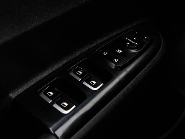 Kia Rio IV с пробегом 2018 года, цена 1 399 000 рублей, 65726 км, хэтчбек, Автокод Объявления