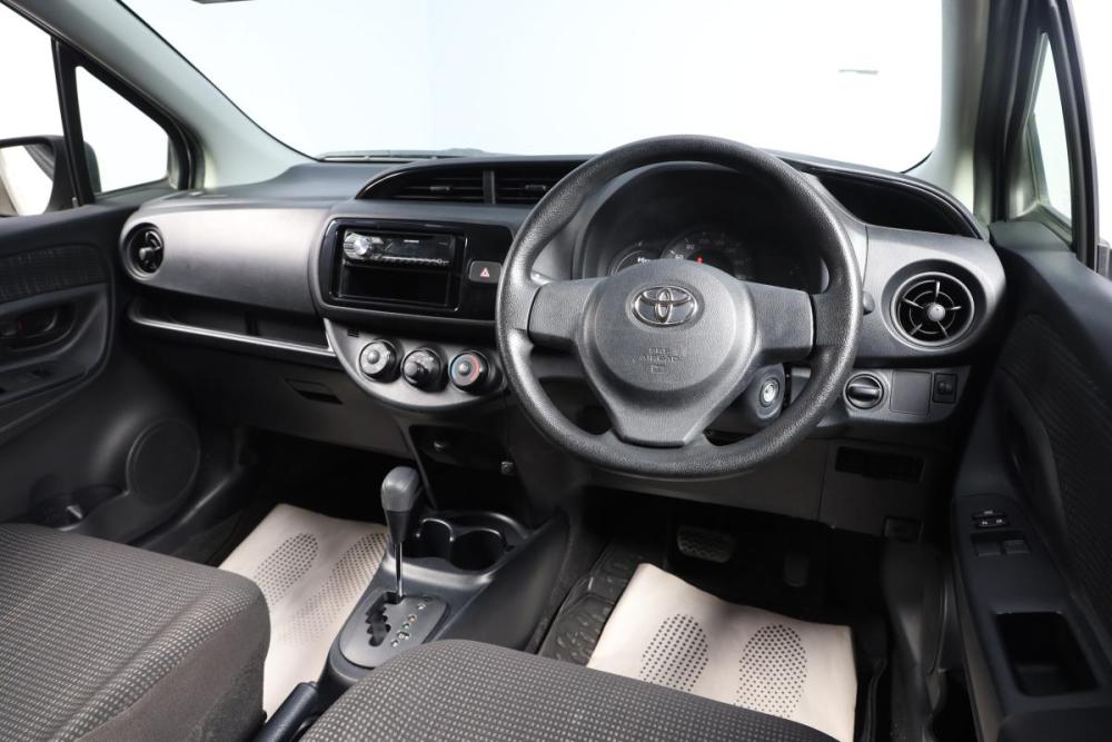 Toyota Vitz III (XP130) Рестайлинг 2 Новосибирск  - изображение 10