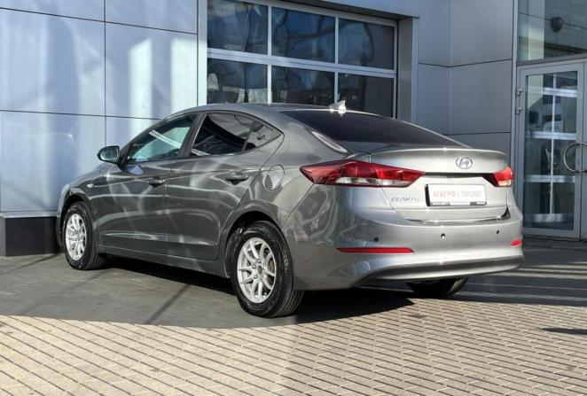 Hyundai Elantra VI (AD) с пробегом 2017 года, цена 990 000 рублей, 189951 км, седан, Автокод Объявления