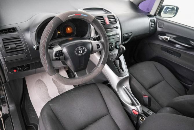 Toyota Auris I Рестайлинг с пробегом 2011 года, цена 1 079 000 рублей, 179000 км, хэтчбек, Автокод Объявления
