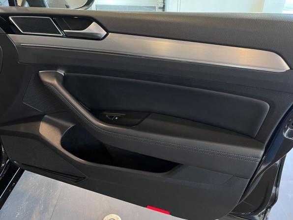 Volkswagen Passat B8 с пробегом 2018 года, цена 1 845 000 рублей, 305313 км, универсал, Автокод Объявления