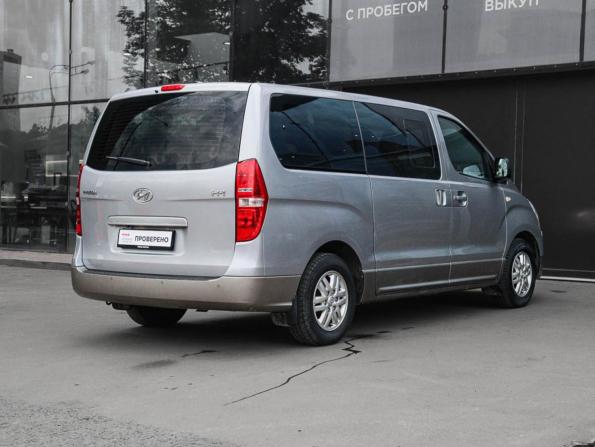 Hyundai H-1 II Рестайлинг с пробегом 2016 года, цена 2 420 000 рублей, 135362 км, минивэн, Автокод Объявления