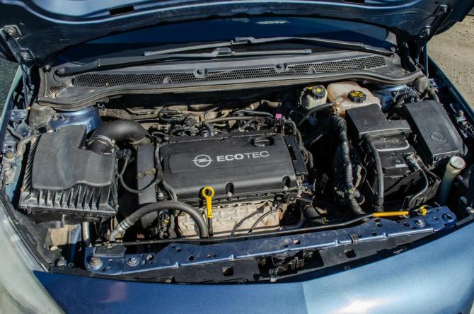 Opel Astra J Рестайлинг с пробегом 2012 года, цена 750 000 рублей, 162000 км, хэтчбек, Автокод Объявления