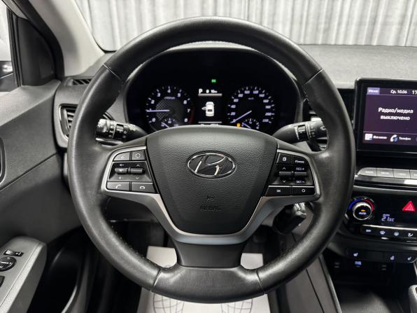 Hyundai Solaris II Рестайлинг с пробегом 2021 года, цена 1 690 000 рублей, 65502 км, седан, Автокод Объявления