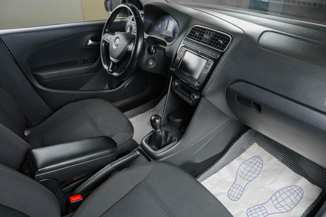 Volkswagen Polo V Рестайлинг с пробегом 2017 года, цена 1 369 000 рублей, 80000 км, седан, Автокод Объявления