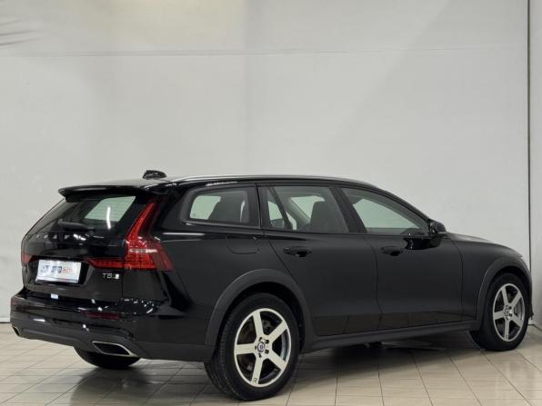Volvo V60 Cross Country II с пробегом 2021 года, цена 3 549 000 рублей, 119000 км, универсал, Автокод Объявления