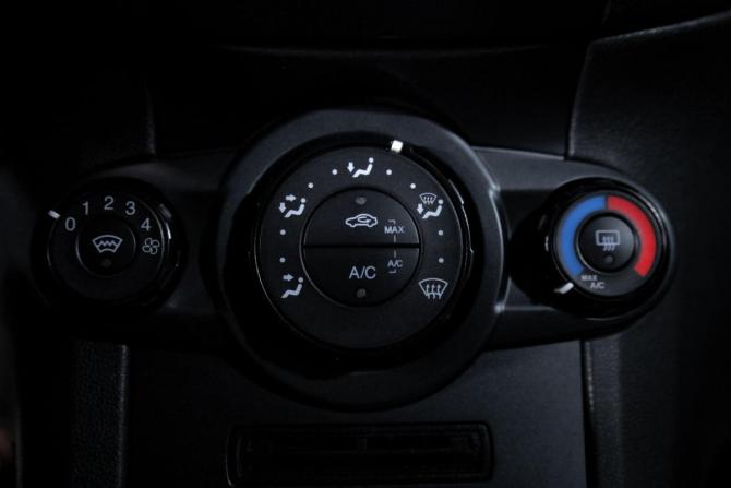 Ford Fiesta Mk6 Рестайлинг с пробегом 2016 года, цена 707 000 рублей, 170001 км, седан, Автокод Объявления