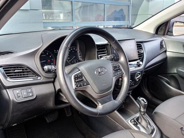 Hyundai Solaris II Рестайлинг с пробегом 2021 года, цена 1 360 000 рублей, 134428 км, седан, Автокод Объявления
