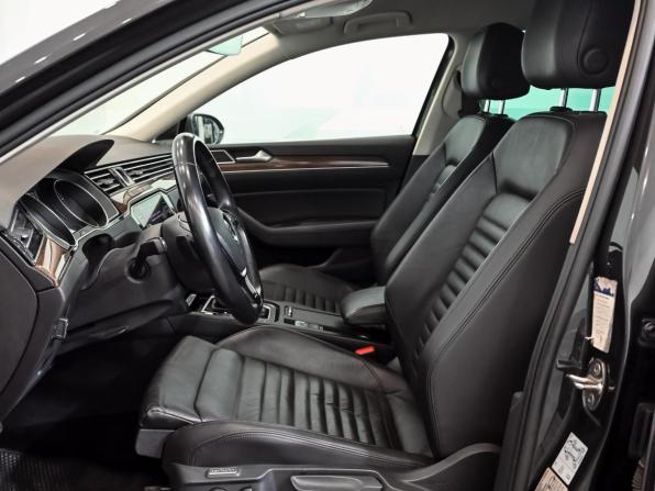 Volkswagen Passat B8 с пробегом 2019 года, цена 1 990 000 рублей, 160907 км, седан, Автокод Объявления