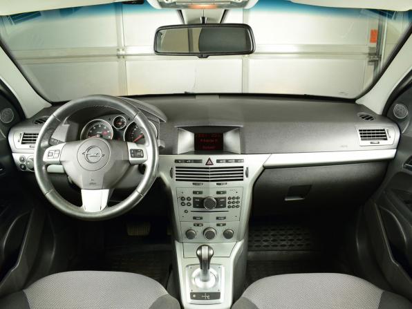 Opel Astra H Рестайлинг с пробегом 2011 года, цена 499 995 рублей, 220289 км, седан, Автокод Объявления