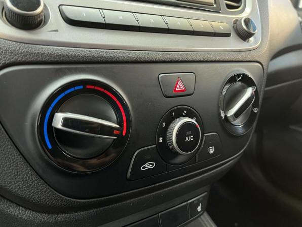 Hyundai Solaris II с пробегом 2017 года, цена 898 970 рублей, 117030 км, седан, Автокод Объявления