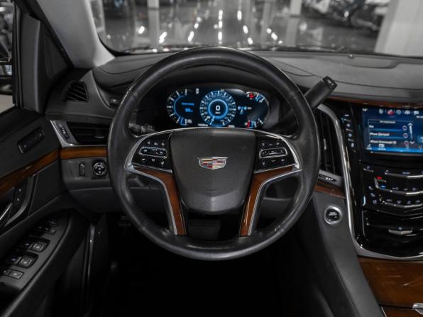 Cadillac Escalade IV с пробегом 2019 года, цена 4 750 000 рублей, 165232 км, внедорожник, Автокод Объявления