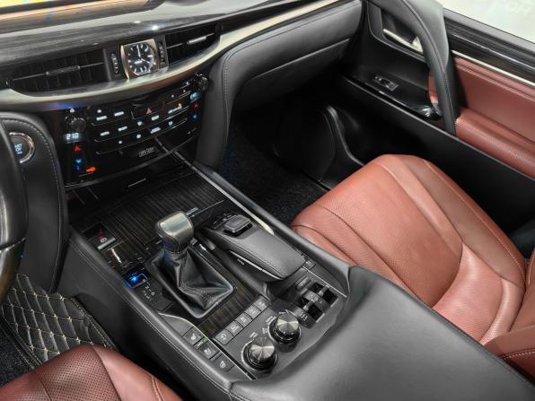 Lexus LX III Рестайлинг 2 с пробегом 2016 года, цена 8 500 000 рублей, 77324 км, внедорожник, Автокод Объявления