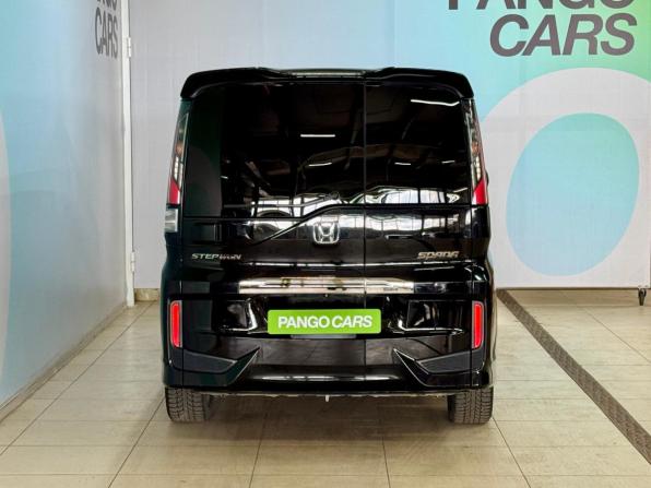 Honda Stepwgn V с пробегом 2015 года, цена 1 935 000 рублей, 124000 км, минивэн, Автокод Объявления