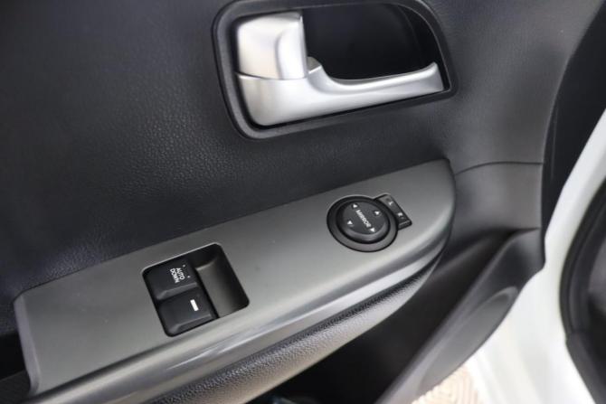 Kia Rio III Рестайлинг с пробегом 2016 года, цена 999 990 рублей, 129530 км, хэтчбек, Автокод Объявления