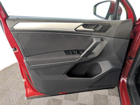 Volkswagen Tiguan II Рестайлинг с пробегом 2021 года, цена 2 075 000 рублей, 146811 км, внедорожник, Автокод Объявления
