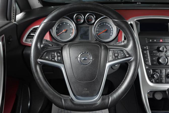 Opel Astra J Рестайлинг с пробегом 2013 года, цена 1 489 000 рублей, 69600 км, хэтчбек, Автокод Объявления