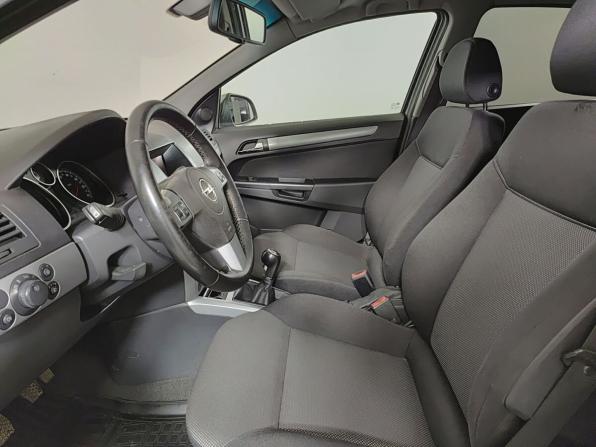 Opel Astra H Рестайлинг с пробегом 2012 года, цена 700 000 рублей, 212393 км, седан, Автокод Объявления