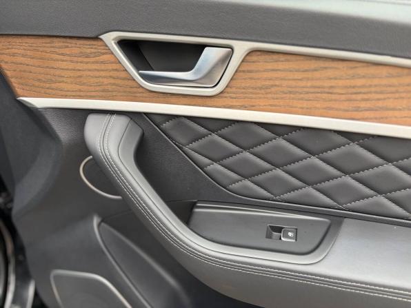 Hongqi HS7 I с пробегом 2023 года, цена 3 755 000 рублей, 74000 км, внедорожник, Автокод Объявления
