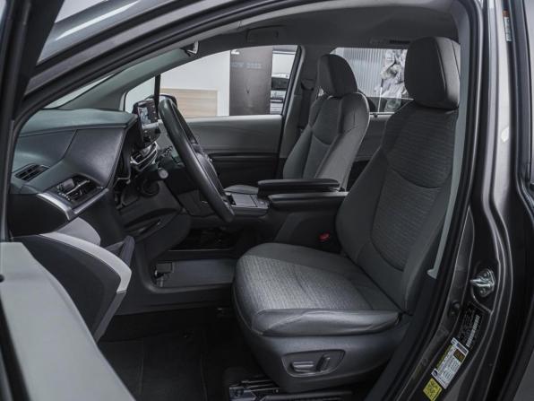 Toyota Sienna IV с пробегом 2021 года, цена 4 187 000 рублей, 81323 км, минивэн, Автокод Объявления