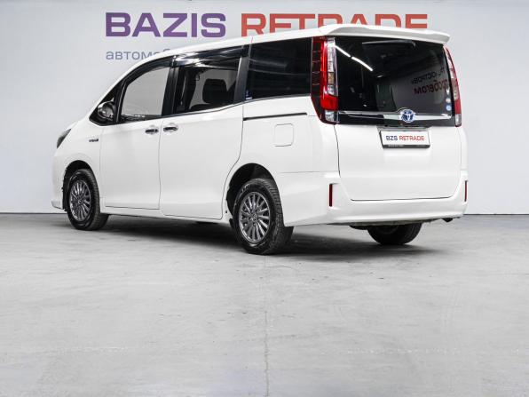 Toyota Esquire I с пробегом 2014 года, цена 1 979 000 рублей, 213673 км, минивэн, Автокод Объявления