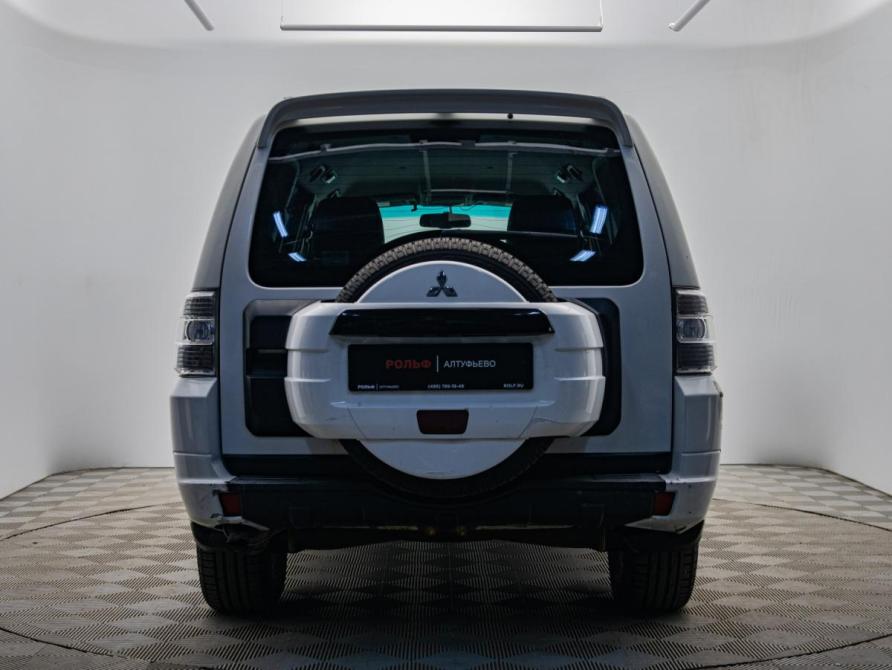 Mitsubishi Pajero IV Рестайлинг 1 Москва  - изображение 4