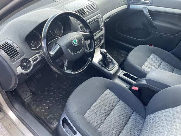 Skoda Octavia II (A5) Рестайлинг с пробегом 2012 года, цена 788 000 рублей, 192248 км, лифтбек, Автокод Объявления