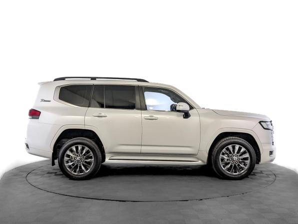 Toyota Land Cruiser 300 Series с пробегом 2022 года, цена 10 780 000 рублей, 18425 км, внедорожник, Автокод Объявления