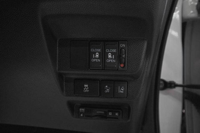 Honda Freed II Рестайлинг с пробегом 2021 года, цена 2 099 000 рублей, 47544 км, компактвэн, Автокод Объявления
