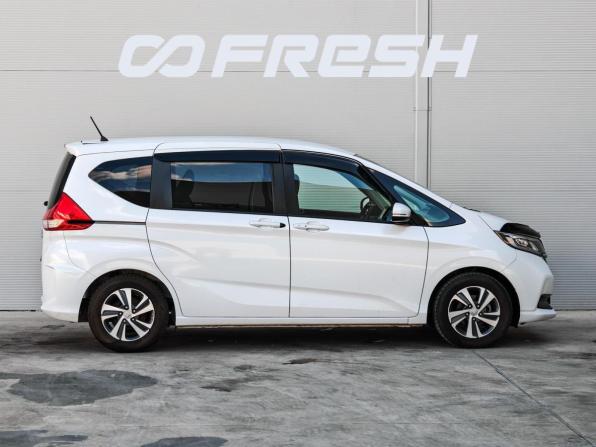 Honda Freed II Рестайлинг с пробегом 2023 года, цена 2 300 000 рублей, 17013 км, компактвэн, Автокод Объявления