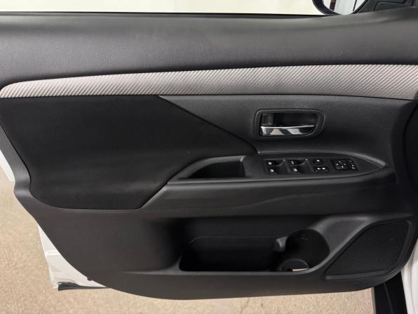 Mitsubishi Outlander III Рестайлинг 2 с пробегом 2017 года, цена 2 343 000 рублей, 142484 км, внедорожник, Автокод Объявления