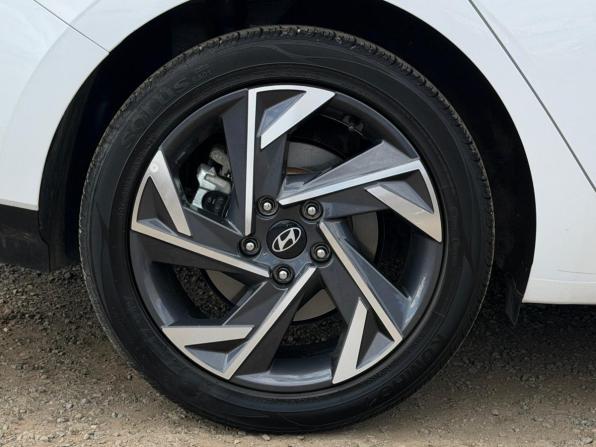 Hyundai Elantra VII (CN7) Рестайлинг с пробегом 2024 года, цена 2 100 000 рублей, 41000 км, седан, Автокод Объявления