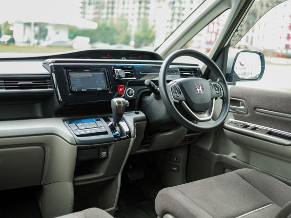 Honda Stepwgn V с пробегом 2016 года, цена 1 940 000 рублей, 75645 км, минивэн, Автокод Объявления