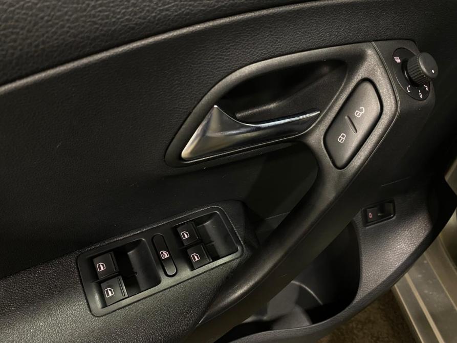 Volkswagen Polo V Рестайлинг Челябинск  - изображение 15