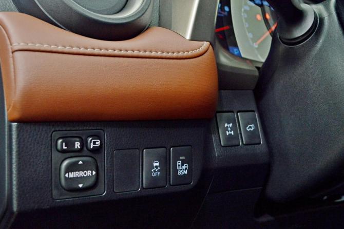Toyota RAV4 IV (XA40) Рестайлинг с пробегом 2015 года, цена 2 475 000 рублей, 103000 км, внедорожник, Автокод Объявления