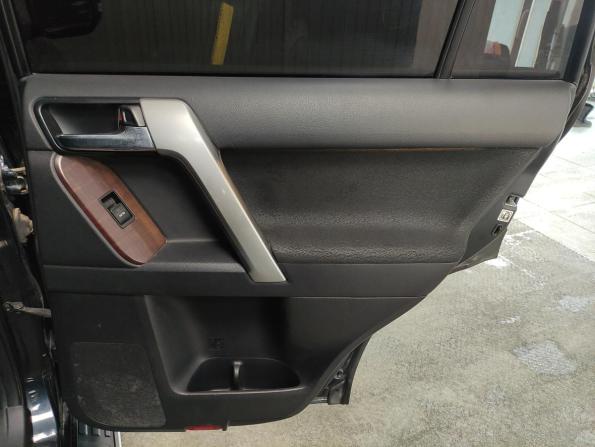 Toyota Land Cruiser Prado 150 Series Рестайлинг 1 с пробегом 2013 года, цена 3 685 000 рублей, 131500 км, внедорожник, Автокод Объявления