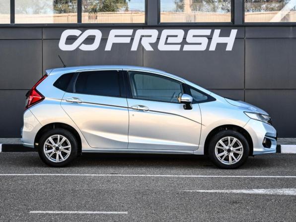 Honda Fit III Рестайлинг с пробегом 2019 года, цена 1 124 000 рублей, 123244 км, хэтчбек, Автокод Объявления