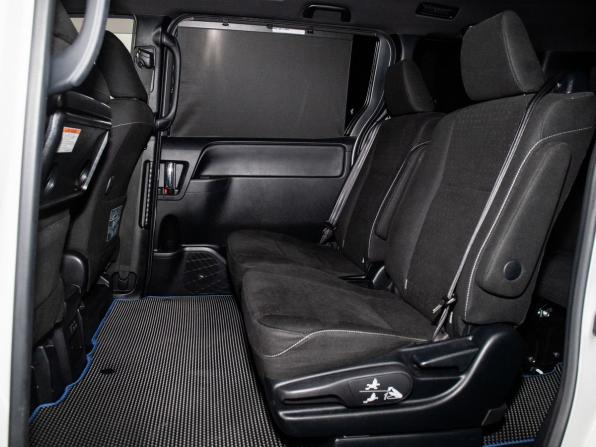 Toyota Noah III (R80) Рестайлинг с пробегом 2018 года, цена 2 500 000 рублей, 130300 км, минивэн, Автокод Объявления