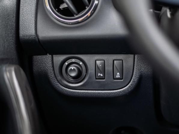Renault Logan II Рестайлинг с пробегом 2018 года, цена 960 000 рублей, 135332 км, седан, Автокод Объявления