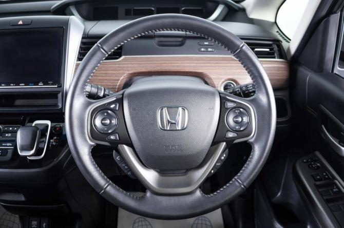 Honda Freed II Рестайлинг с пробегом 2022 года, цена 2 449 000 рублей, 42563 км, компактвэн, Автокод Объявления