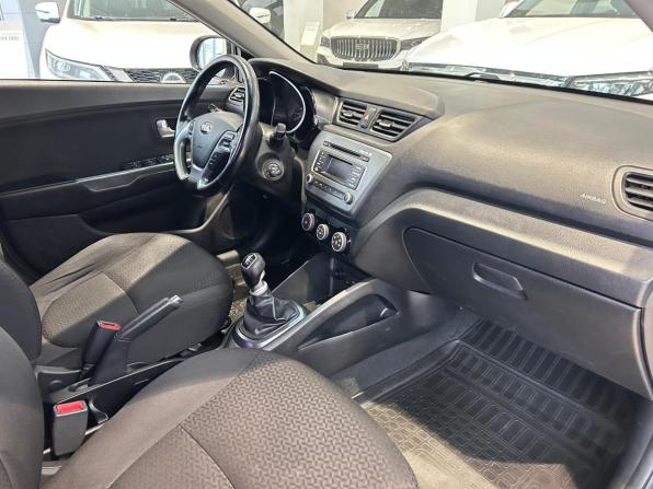 Kia Rio III Рестайлинг с пробегом 2015 года, цена 929 000 рублей, 95000 км, седан, Автокод Объявления