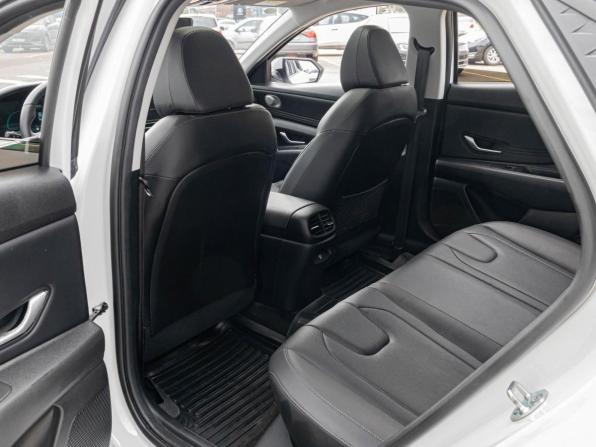Hyundai Elantra VII (CN7) Рестайлинг с пробегом 2024 года, цена 2 245 000 рублей, 23070 км, седан, Автокод Объявления